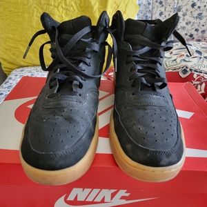 Nike Mid Top Black/Gum Sole Sz 12